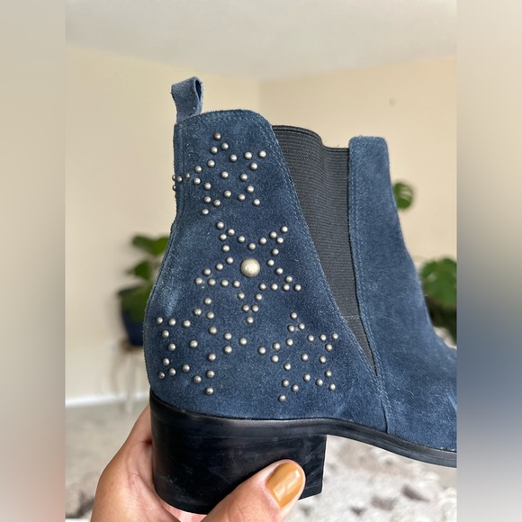 Marc Fisher LTD Yalyn metal studded blue suede Chelsea pointy toe booties size 9 - Picture 3 of 13